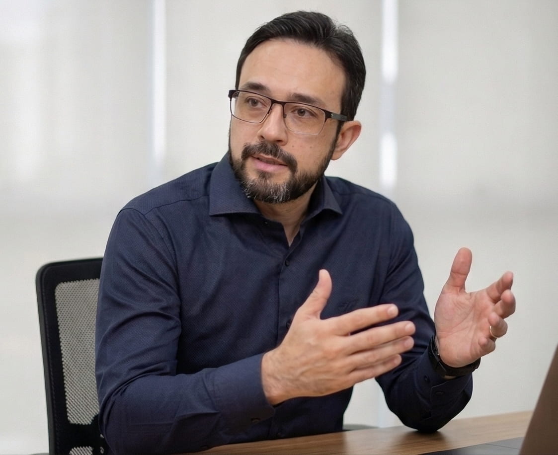 Vista urbana de um escritório executivo ao entardecer